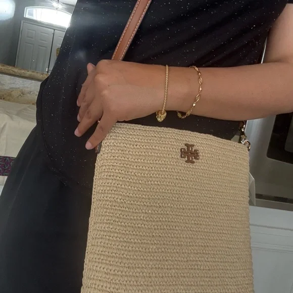 Tory Burch THEA RAFFIA SWINGPACK crossbody in COFFEE CREAM - Picture 10 of 10